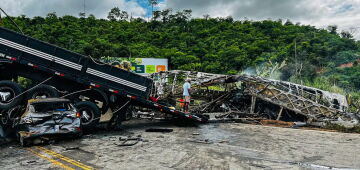 Motorista de carreta envolvida em acidente se apresenta à polícia