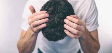 Fim dos cabelos brancos? Chineses fazem tratamento que prometem trazer de volta cor natural