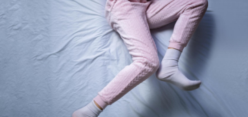 Sono: dormir no mesmo horário todos os dias pode reduzir a pressão arterial, diz novo estudo