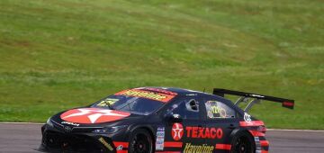 Felipe Baptista vence corrida sprint sob chuva e bagunça briga pelo título da Stock Car