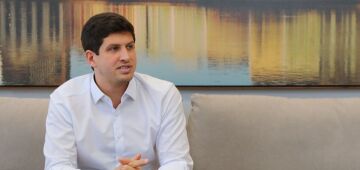 João Campos faz balanço de primeiro mandato e projeta o próximo em entrevista à Folha de Pernambuco