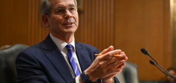 Bessent diz que EUA estão rompendo "estrangulamento" da China sobre terras raras