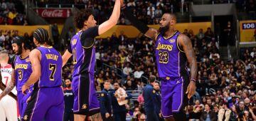 LeBron James anota 'triple-double', iguala Karl Malone e lidera vitória dos Lakers na NBA