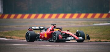 Hamilton pilota Ferrari pela primeira vez em teste na Itália