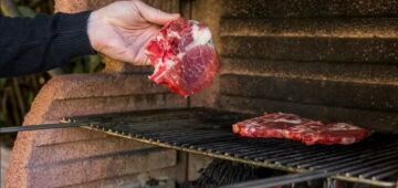 Carne vermelha aumenta o risco de demência e declínio cognitivo, sugere estudo de Harvard