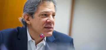 Haddad admite preocupação com dívida pública e diz que dólar acima de R$ 5,70 é caro