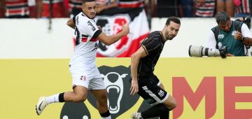 Santa Cruz vence Central de virada e praticamente garante a liderança do Pernambucano 