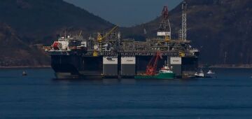 AIE eleva previsões para oferta global do petróleo, que avança bem mais que a demanda