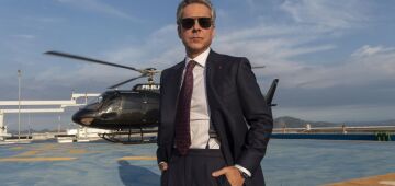 Alexandre Nero aparece de surpresa em roda de samba e canta letra escrita com Aldir Blanc
