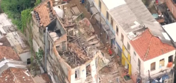 Sobrado desaba no Centro do Rio; uma pessoa morreu no local