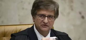 Atuação de Eduardo e Figueiredo atende  "ao exclusivo propósito de salvar Jair Bolsonaro", diz PGR