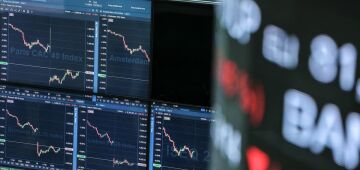 Bolsas de NY fecham sem sinal único com dados fracos e Fed divergente, mas Alphabet salta 9%