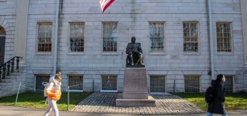Posicionamento firme de Harvard contra Trump mobiliza doações em apoio à universidade