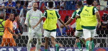Palmeiras é salvo por Weverton, bate Fortaleza e assume liderança do Brasileirão