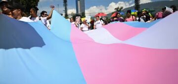 Preconceito dificulta rastreio e tratamento de câncer em pessoas trans