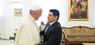 Messi, Maradona, sócio do San Lorenzo: Papa Francisco teve elo forte com futebol; veja imagens