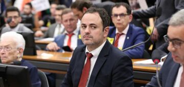 Câmara: saiba quem é Glauber Braga, deputado que tomou cadeira da presidência sob ameaça de cassação