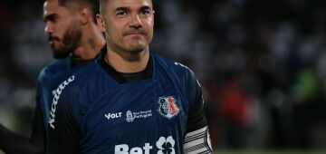 Santa Cruz: "Tenho o goleiro que melhor joga com os pés no Brasil", diz Marcelo Cabo após goleada 