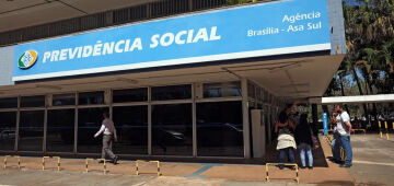 Nova lei do INSS prevê bônus para servidores e peritos que acelerarem análise de benefícios