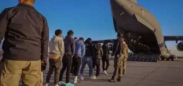 Novo grupo de 103 deportados dos Estados Unidos chega ao Brasil