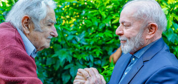 Lula participa de funeral do ex-presidente do Uruguai Pepe Mujica