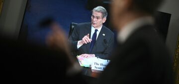 EUA apostam em cortes de tarifas e impostos para aliviar custo de vida em 2026, diz Bessent