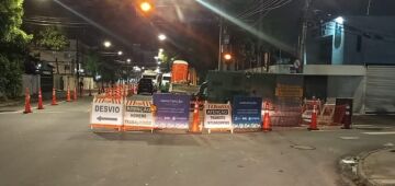 Compesa realiza obra emergencial na rede de esgoto da Avenida Beberibe, Zona Norte do Recife