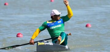 Medalhista olímpico, Isaquias Queiroz passa por cirurgia no olho direito