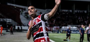 "Tem pessoas no Santa que não querem o clube feliz", dispara Galhardo em meio a indefinição da SAF