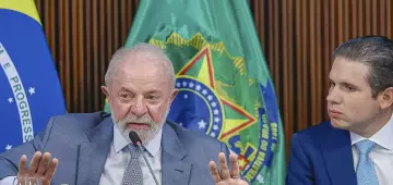 Lula se reúne com Hugo Motta no Alvorada para discutir MP que aumenta isenção nas contas de luz
