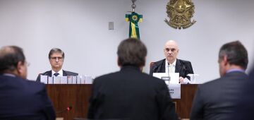Julgamento de Bolsonaro e demais réus da trama golpista começa com leitura do relatório de Moraes