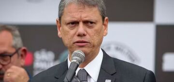 Às vésperas de ano eleitoral, Tarcísio aumenta valor de contrato de comunicação em 73%