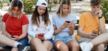 Legisladores franceses recomendam proibição das redes sociais para menores de 15 anos