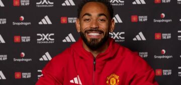 Matheus Cunha sai lesionado em vitória suada do Manchester United e preocupa Carlo Ancelotti