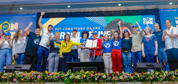 Em evento com Lula, UNE critica arcabouço e pede mais gastos com educação