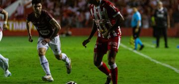 Vinícius não enfrenta o Guarani, mas Náutico pode ter retornos para a zaga
