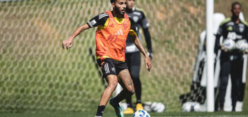 Organizada protesta em desembarque do Atlético-MG após derrota e ameaça: "Último aviso"