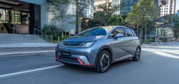 BYD passa a vender carros elétricos e híbridos pela OLX no Brasil