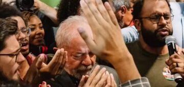 'Apocalipse nos trópicos', de Petra Costa, é aposta de revista para indicação ao Oscar de melhor doc