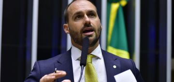 Câmara deve ser comunicada sobre denúncia contra Eduardo Bolsonaro