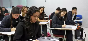 Educação de jovens e adultos eleva empregabilidade em 7%, indica estudo