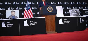 Trump escolhe Stallone e Gloria Gaynor para prêmios do Kennedy Center
