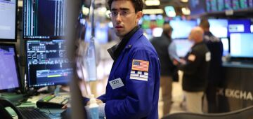 Wall Street fecha em baixa antes de fim de semana prolongado nos EUA