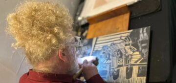 Artista com baixa visão fala da potência de pessoas com deficiência