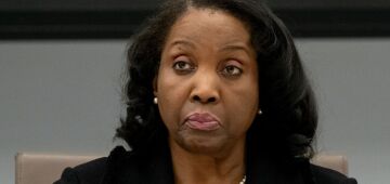 Em carta, quase 600 economistas defendem Lisa Cook e o BC dos EUA