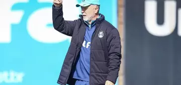 Mano Menezes anuncia fim de ciclo no Grêmio: 'Nossa relação é de gratidão mútua'