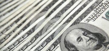 Dólar sobe a R$ 5,42 no dia, mas cai 3,19% em agosto de olho em juros nos EUA