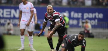 Santa Cruz faz dever de casa e vence América-RN em jogo de ida na Arena de Pernambuco