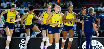 Brasil vira sobre a República Dominicana e avança às quartas do Mundial de Vôlei feminino