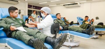 Novos policiais militares participam de campanha de doação de sangue do Hemope